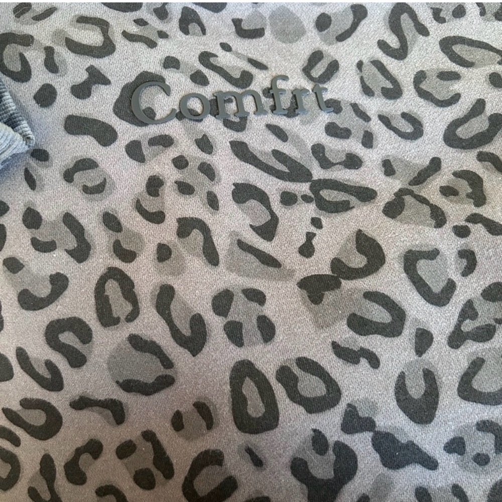 Comfrt Panther sold out hoodie - Picture 3 of 3